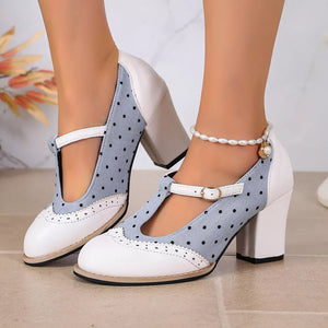 pumps in black with polka dot and point toe