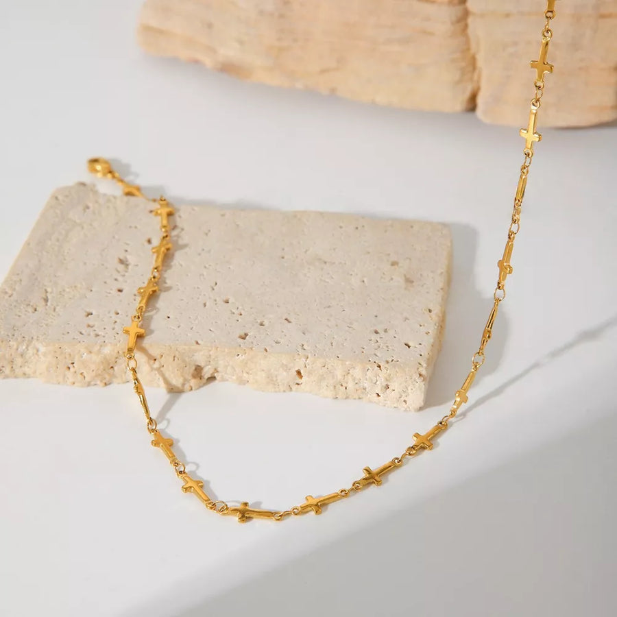 Gold necklace with collar-length and hook-and-eye