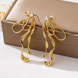 18k Gold-plated Bow Earrings in Gold with bow detail