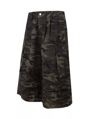 black capris featuring pocketed and camo