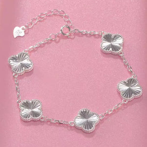 bracelet in silver with four-leaf clover and four-leaf clover charms