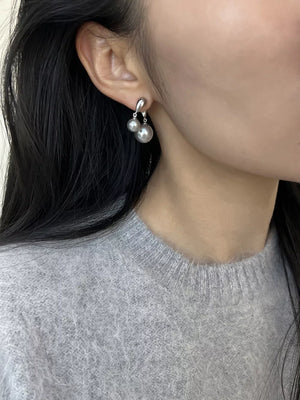 Synthetic Pearl, Alloy, 925 silver needle Care instructions: Avoid wearing durin earrings in Silver with drop silhouette