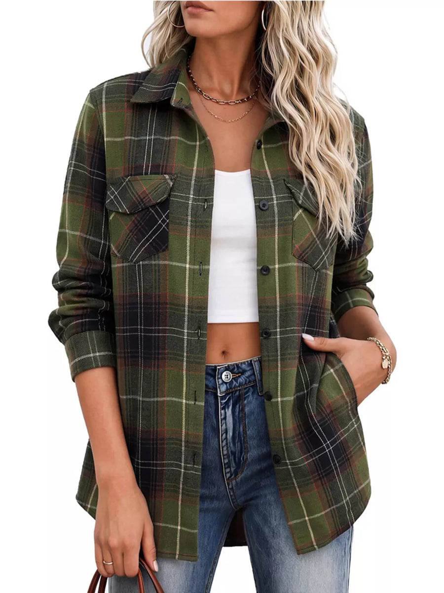 button-down shirt in light blue with buttoned and hip-length