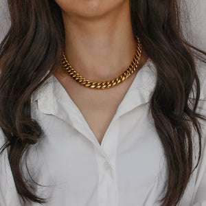 gold with necklace with chain link