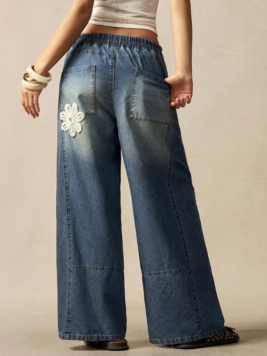 95%cotton, 5%spandex Care instructions: Machine wash cold wide-leg jeans in Blue with flared silhouette