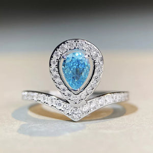 ring in silver featuring teardrop-shaped zircon and fitted fit