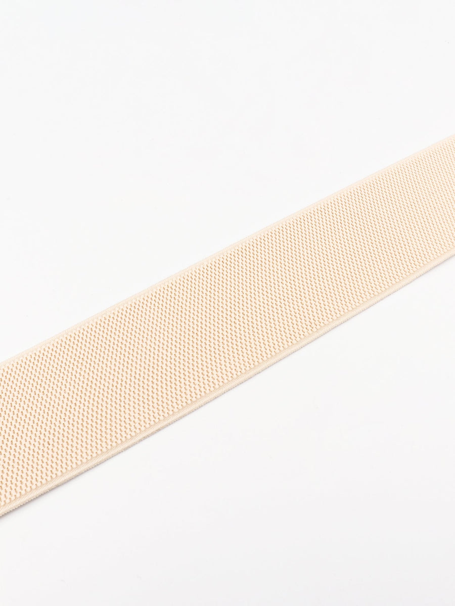 Cream elastic belt with textured weave and subtle ribbed detail