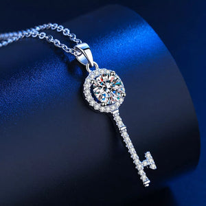 necklace in silver featuring pendant and key shape fit