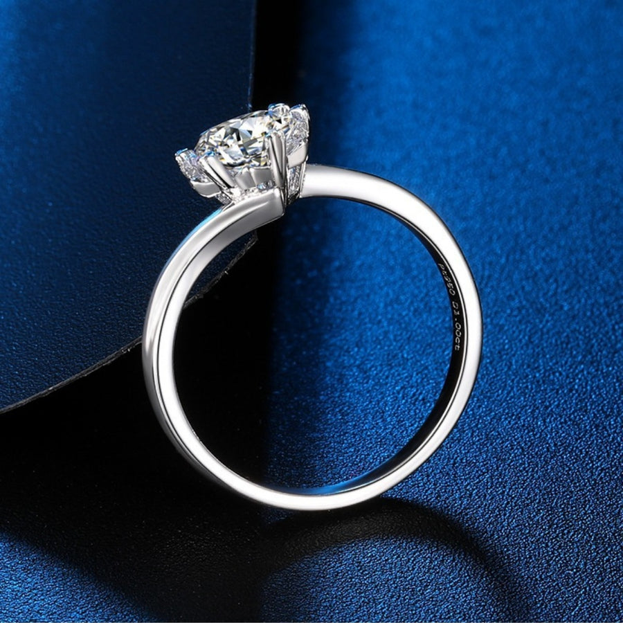 925 sterling silver,Moissanite Carat weight: 1ct Care instructions: Avoid wearin ring in Silver with classic silhouette