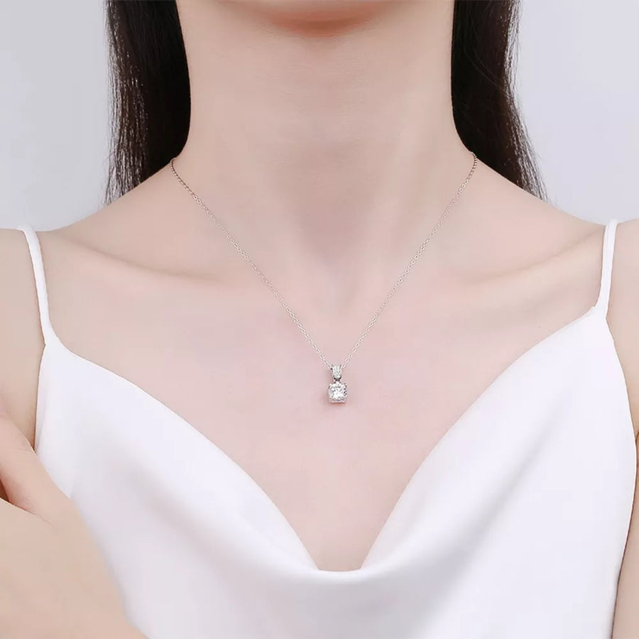 silver necklace with 15.7 inches and clasp