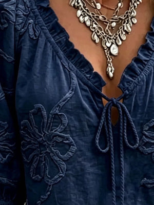 blouse in Black with embroidered and hip-length