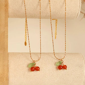 necklace in gold with pendant and collar length