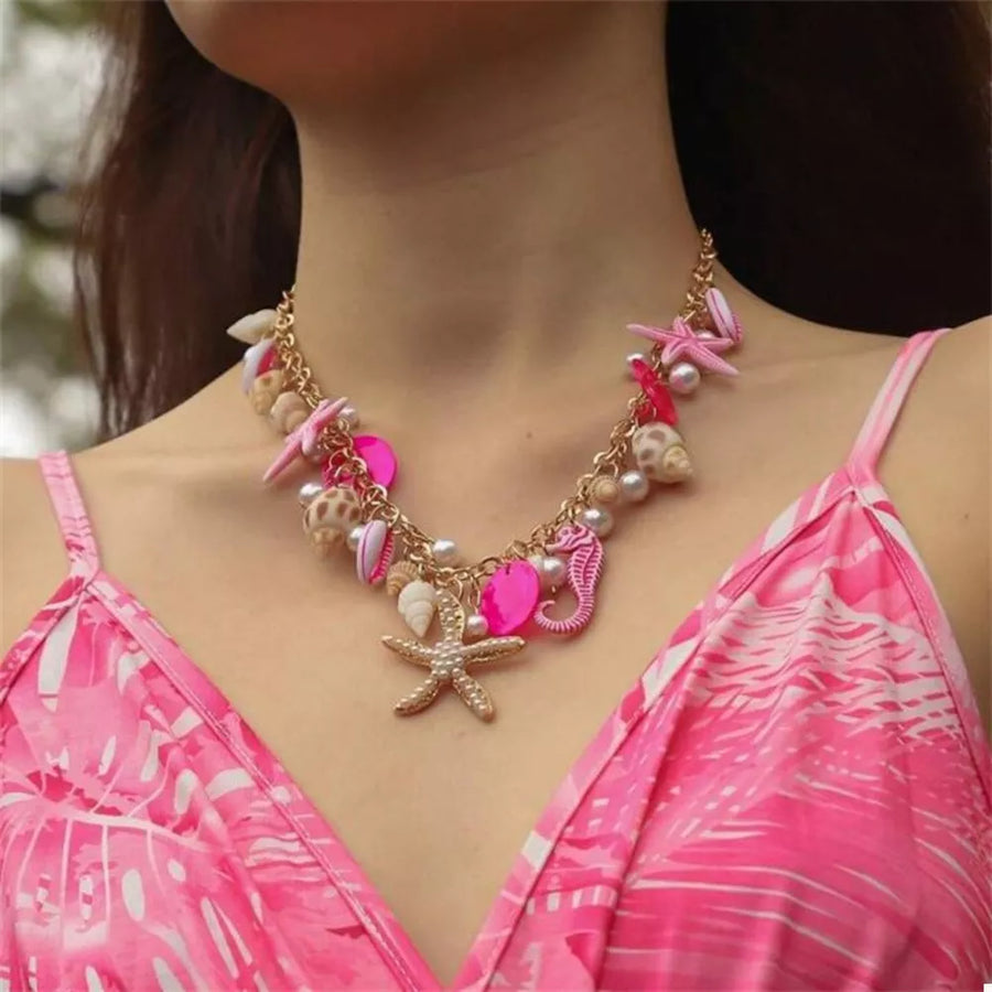 necklace in gold featuring charms and regular fit