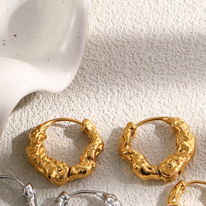 gold earrings with mini and clasp