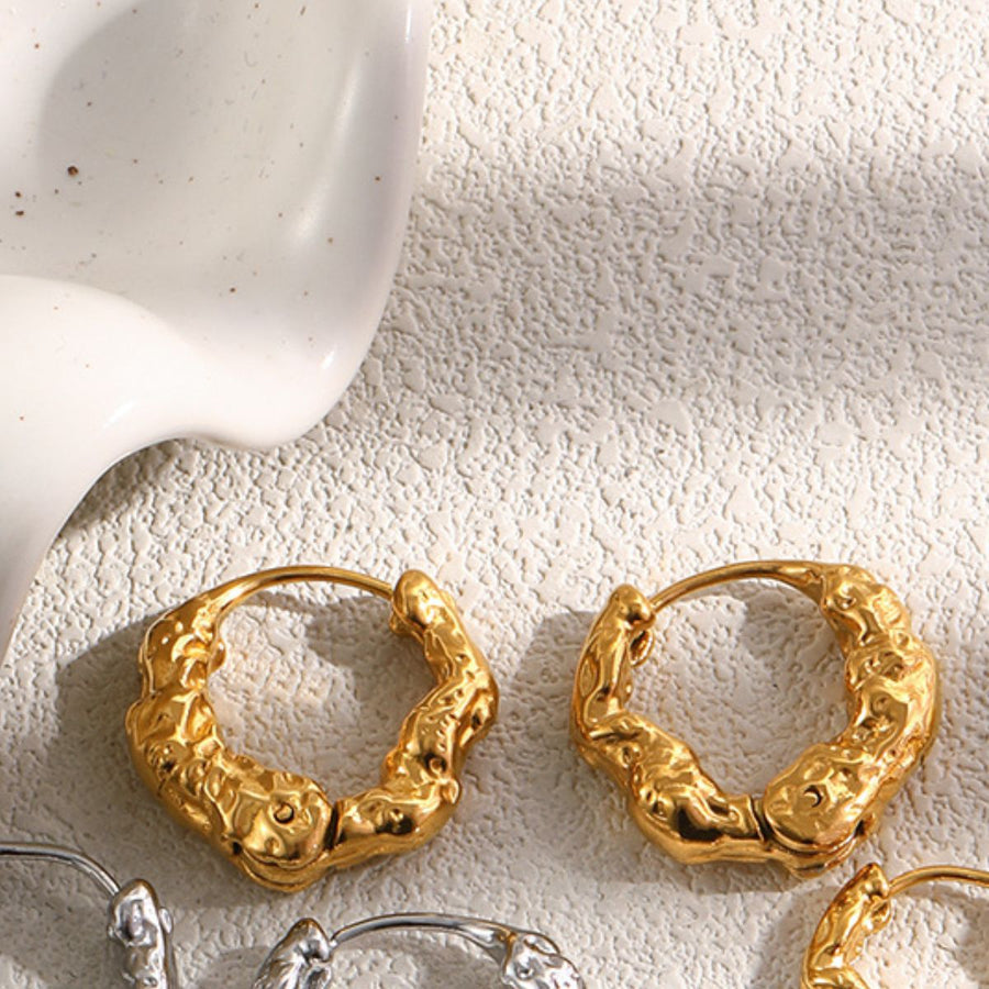 gold earrings with mini and clasp
