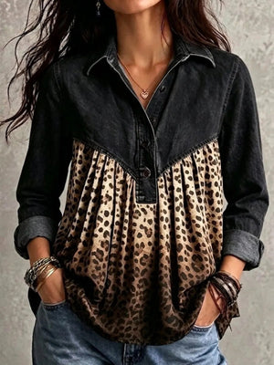 blouse in denim blue with buttoned and hip-length