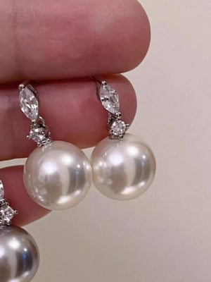 Silver earrings with short drop and lever-back