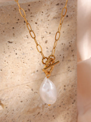 necklace in gold