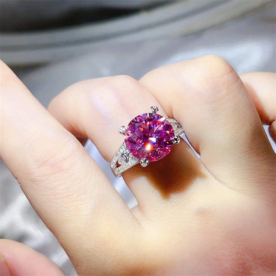 Platinum-Plated,925 sterling silver,Moissanite Carat weight: 5 Care instructions ring in silver with fitted silhouette