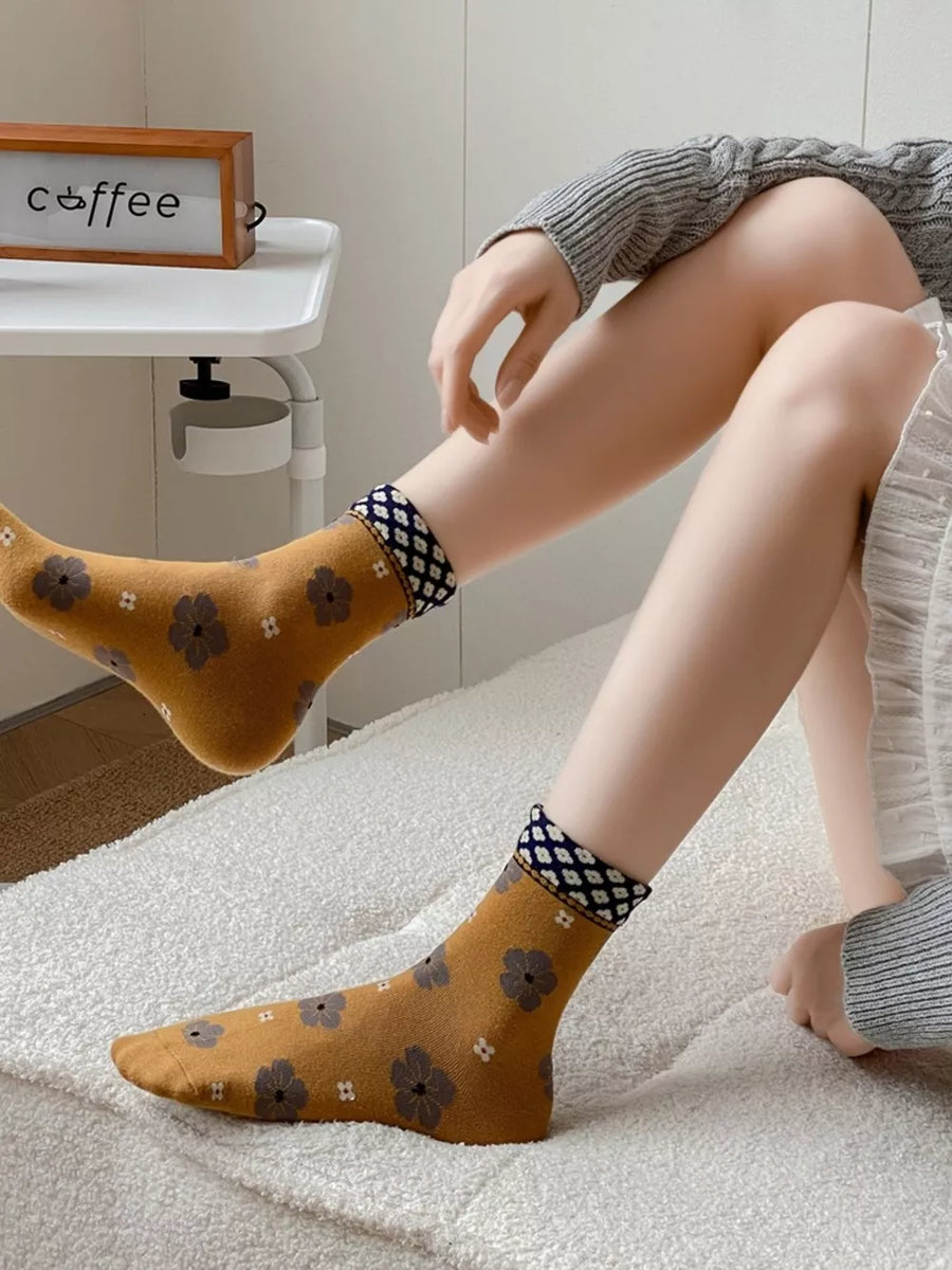 socks in Yellow with elastic cuff and ankle-length