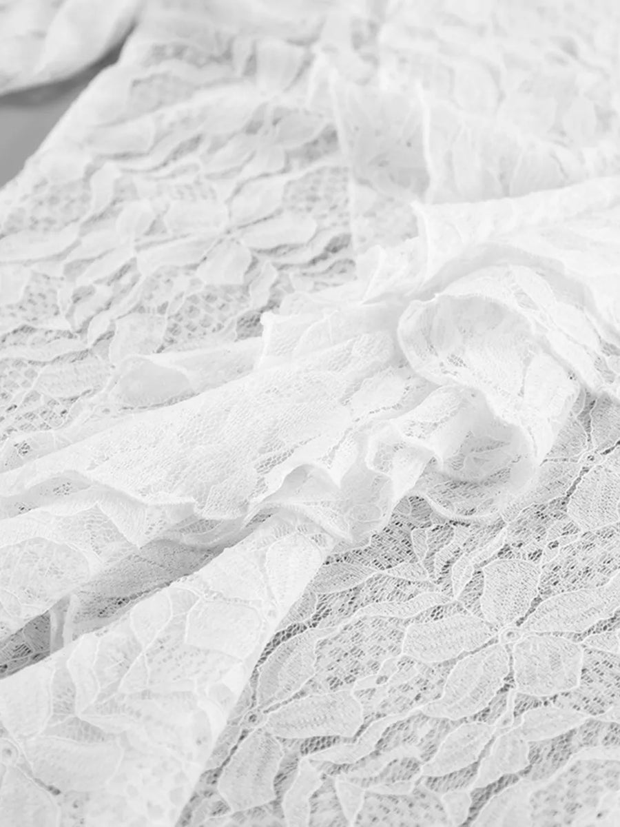 blouse in White with lace and hip-length