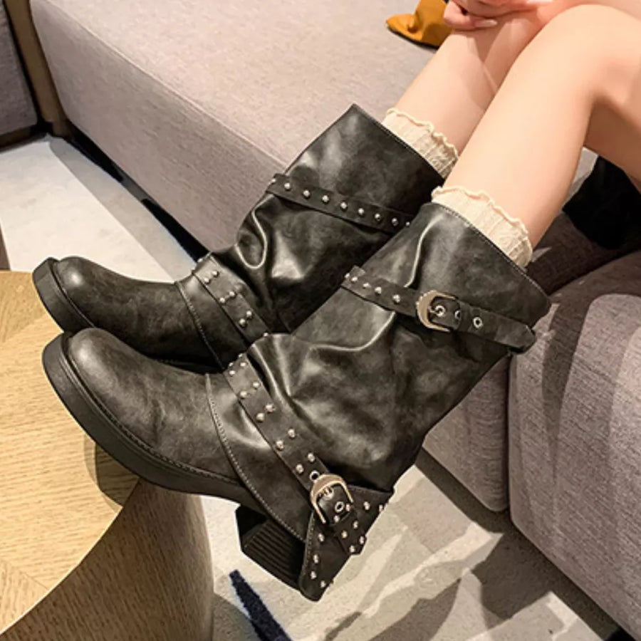 boots in black with round toe and mid-calf