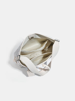 handbag in silver with adjustable strap and medium