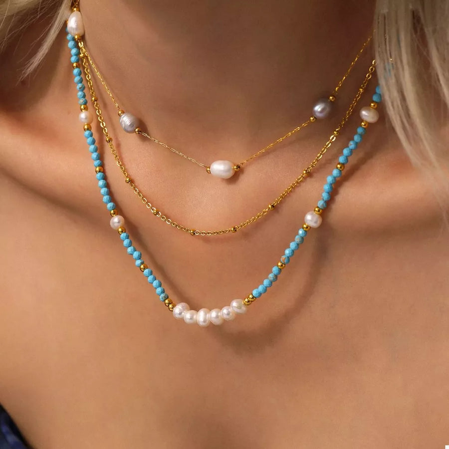 necklace in gold with beaded and choker