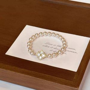 Synthetic Pearl,18K Gold-Plated,Alloy,White mother-of-pearl Care instructions: 1 bracelet in White with fitted silhouette