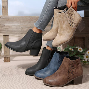 boots in black featuring point toe and fitted fit