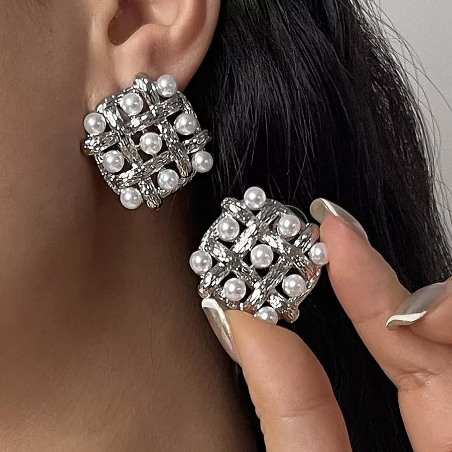 earrings featuring grid in silver with Synthetic Pearl,18K Gold-Plated,Alloy,Silver-plated Care instructions: Avoid wea