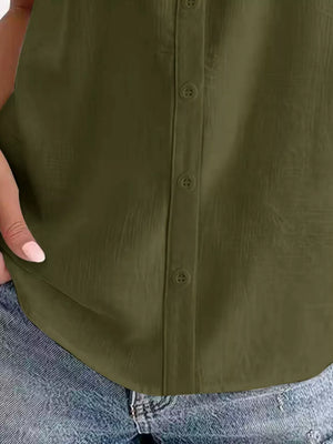 Button-down Short Sleeve Shirt in Black with collared