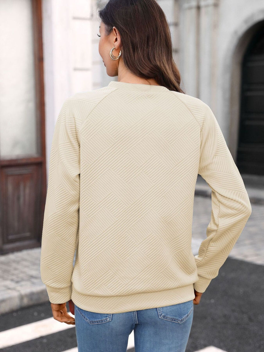 classic sweatshirt in cream with notched