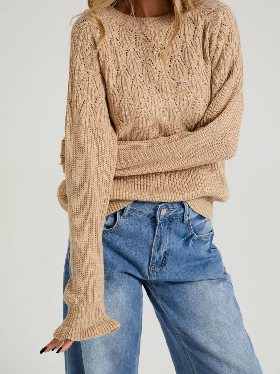 Beige pullover sweater with hip-length and pullover