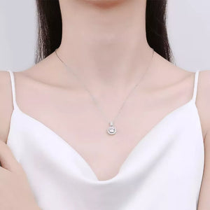 necklace in silver featuring pendant and straight fit
