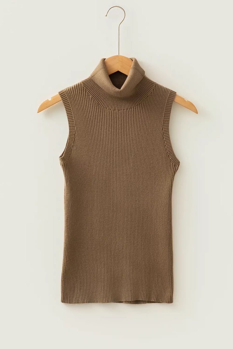 52% viscose, 26% polyester, 22% polyamide Care instructions: Machine wash cold sweater vest in olive with fitted silhouette