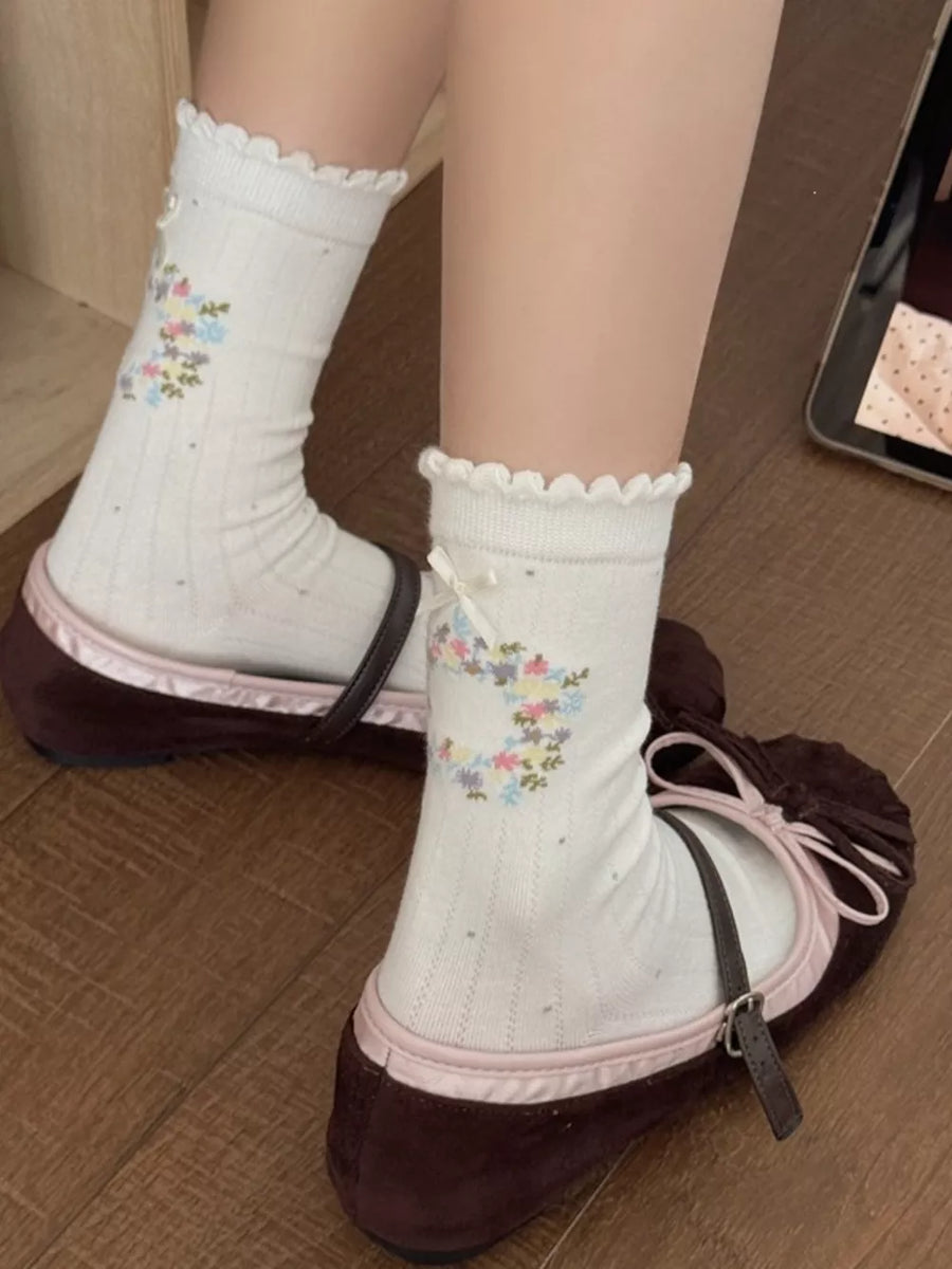 socks in White with ribbed knit and ankle-length