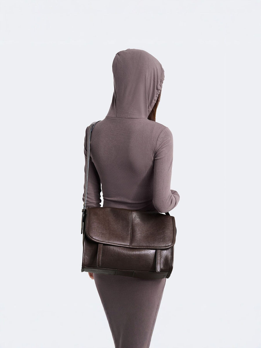 messenger bag in dark brown