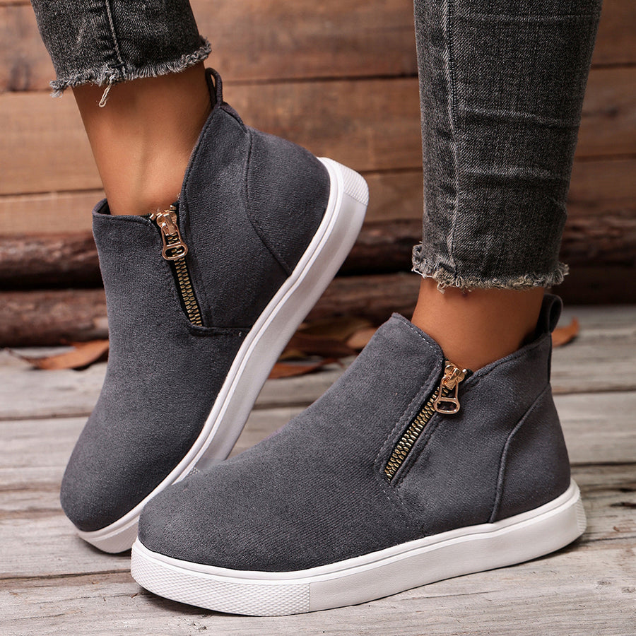 sneakers in cream with side zipper and ankle-height
