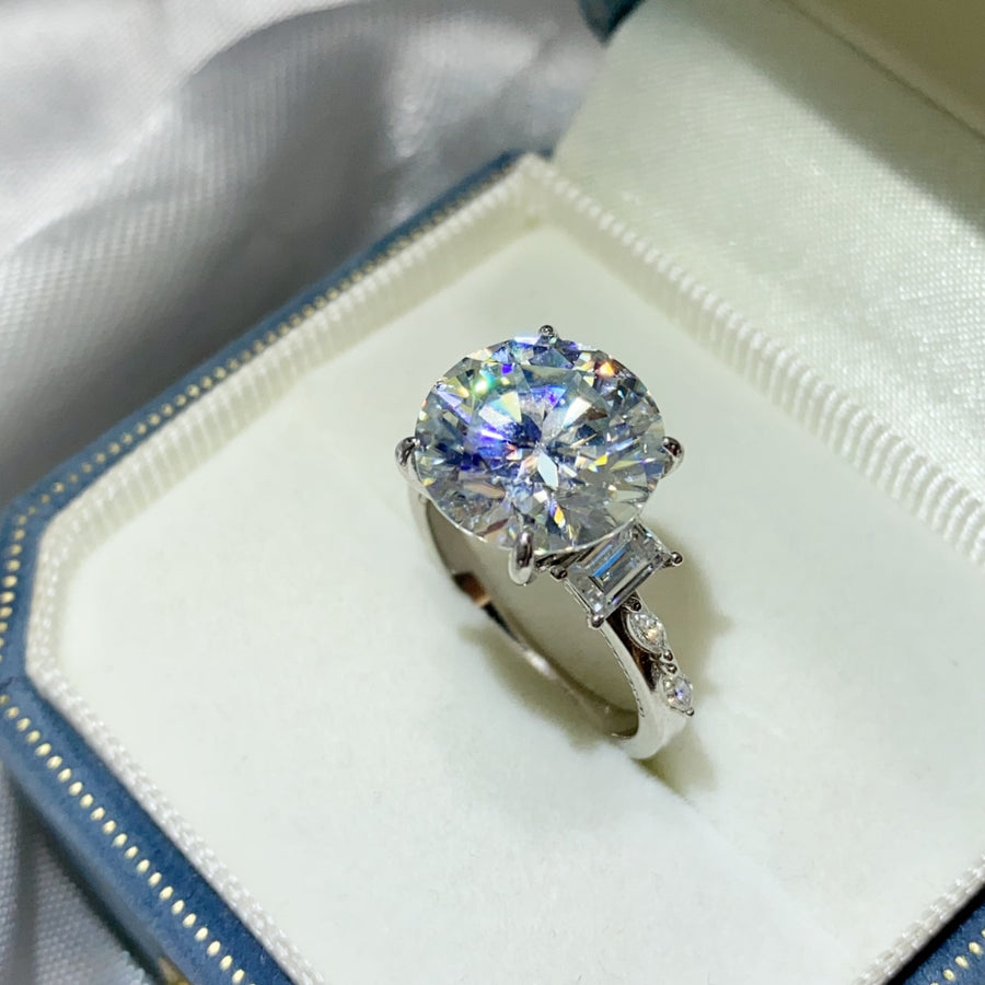 Platinum-Plated,925 sterling silver,Moissanite Carat weight: 8ct Care instructio ring in clear with classic silhouette