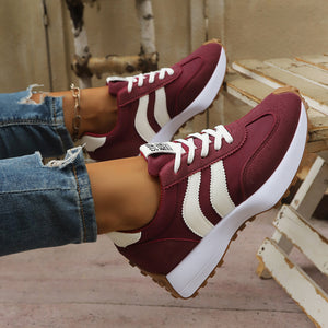 Leather Striped Round Toe Lace Up Sneakers in Black