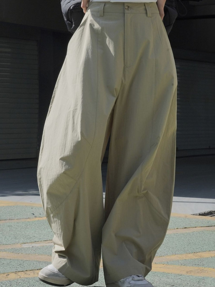 wide-leg pants in White with washed and full-length