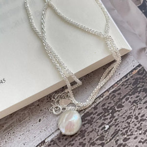 necklace in silver with pearl pendant and choker