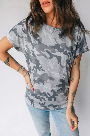 Grey camo print t-shirt with crew neck and short sleeves, made of stretchy fabric.