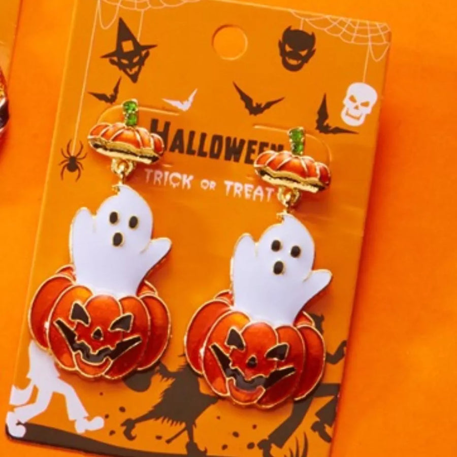 earrings in white with novelty and dangle