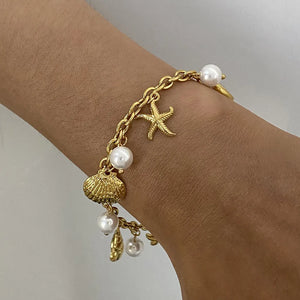bracelet in gold featuring seashell pendants and straight fit