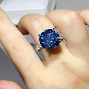 925 sterling silver,Moissanite Carat weight: 10ct Care instructions: Avoid weari ring in silver with jewelry silhouette