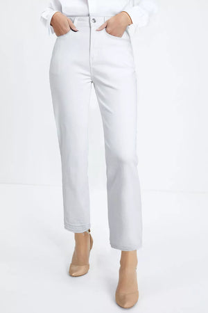 Chic white high-waisted straight leg cotton jeans with ankle length and raw hem.