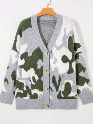 50% regenerated polyester, 29% polyester, 13% acrylic, 5% wool cardigan in white with oversized silhouette