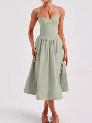 romantic midi dress in White with sweetheart